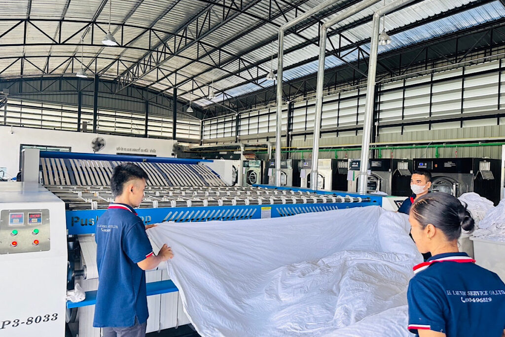 ซักผ้าโรงแรมในโรงงานซักผ้าอุตสาหกรรม