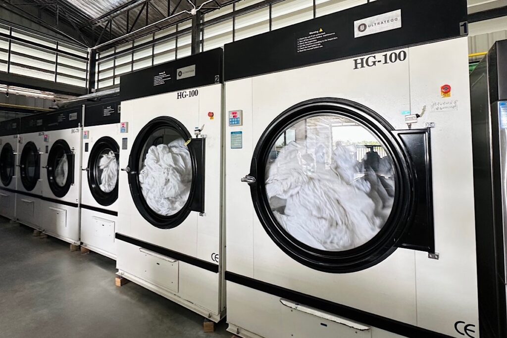 เครื่องอบผ้าในโรงงานอุตสาหกรรม